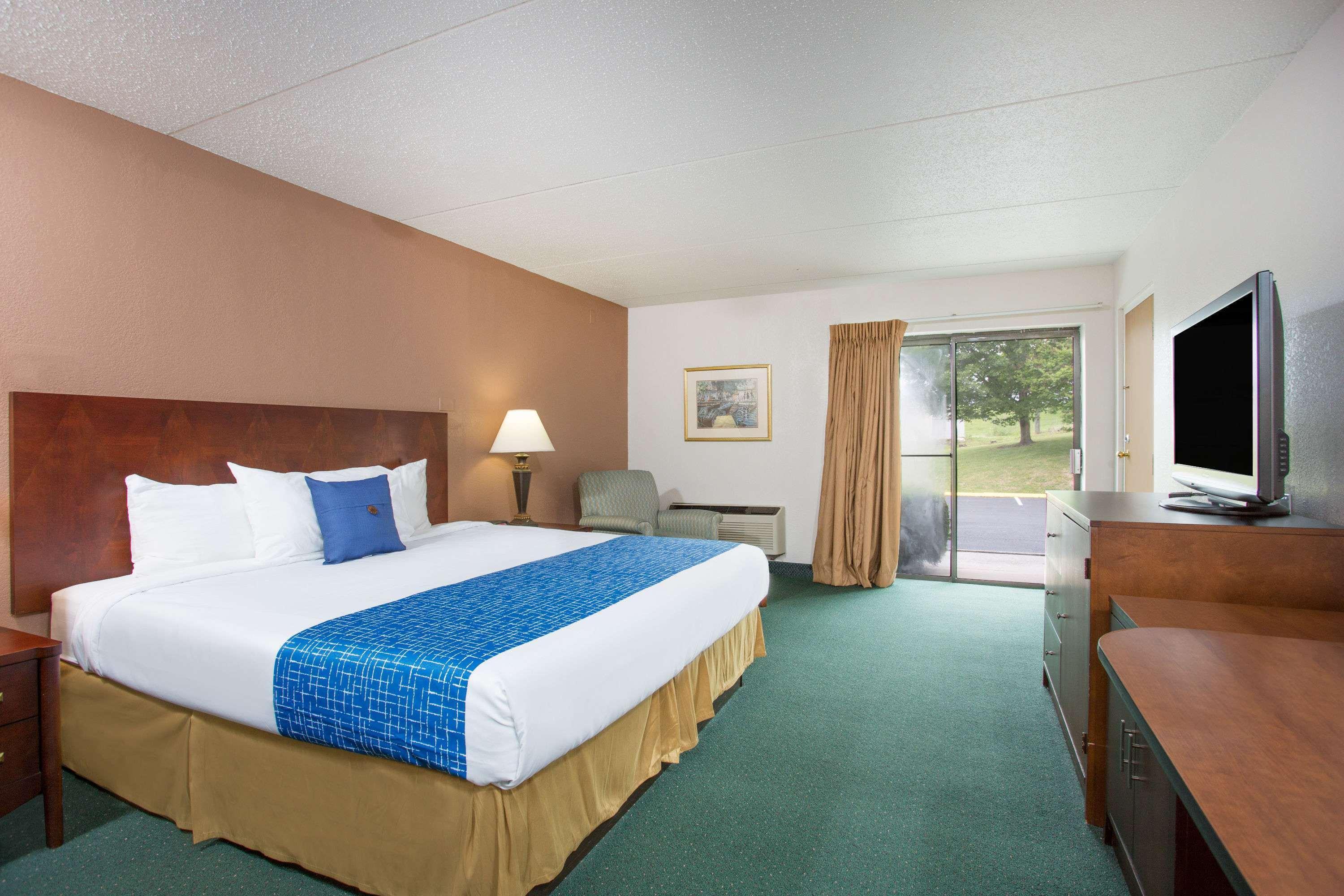 Travelodge By Wyndham ווית'וויל מראה חיצוני תמונה