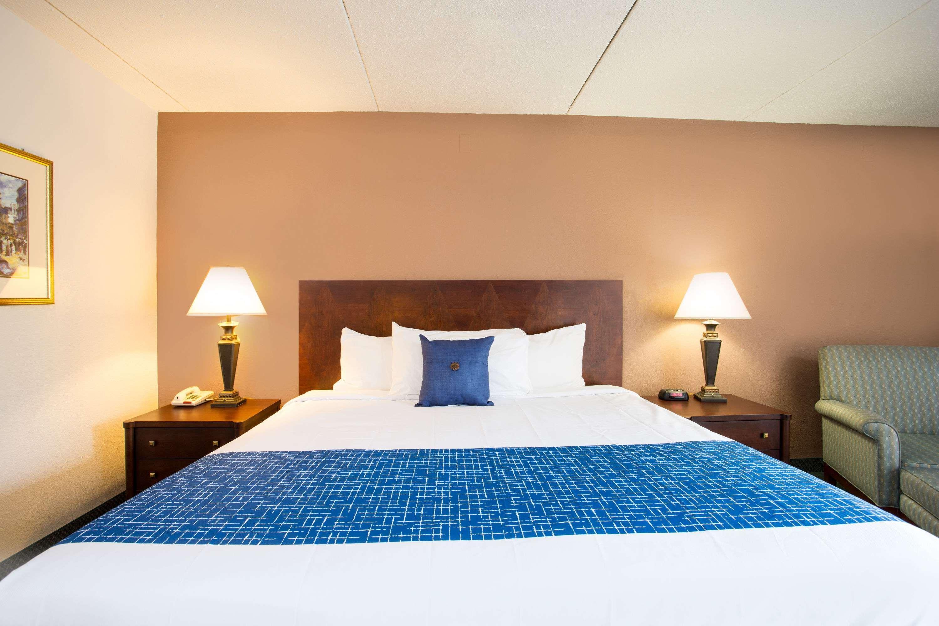Travelodge By Wyndham ווית'וויל מראה חיצוני תמונה
